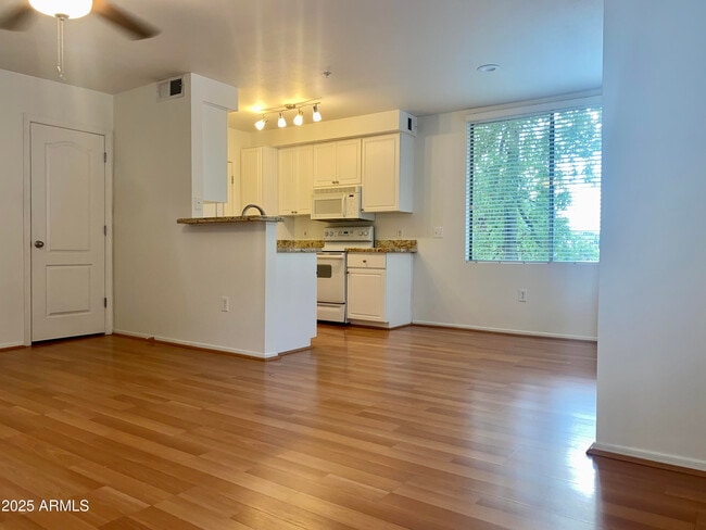 Building Photo - 1701 E Colter St