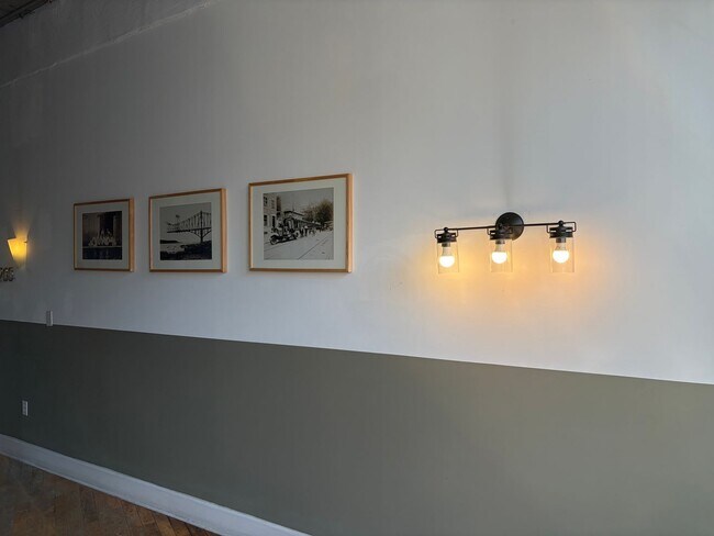 Building Photo - Sleek Manhattan Style Urban Condo Now Available in Byrne Lofts