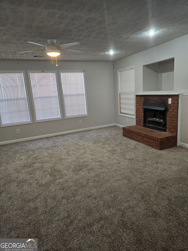 Building Photo - 3725 Collier Dr NW