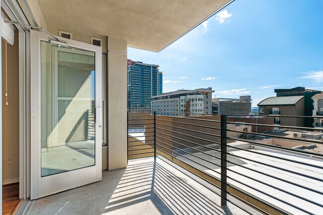 Building Photo - Walkable Little Italy Living – 3BR/3BA with Gated Parking