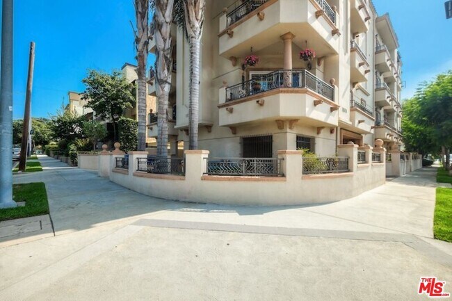 Building Photo - 11578 Iowa Ave