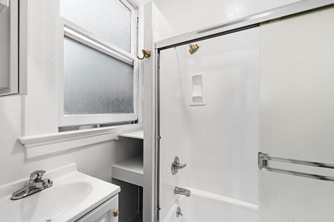 Building Photo - 1115 Polk St