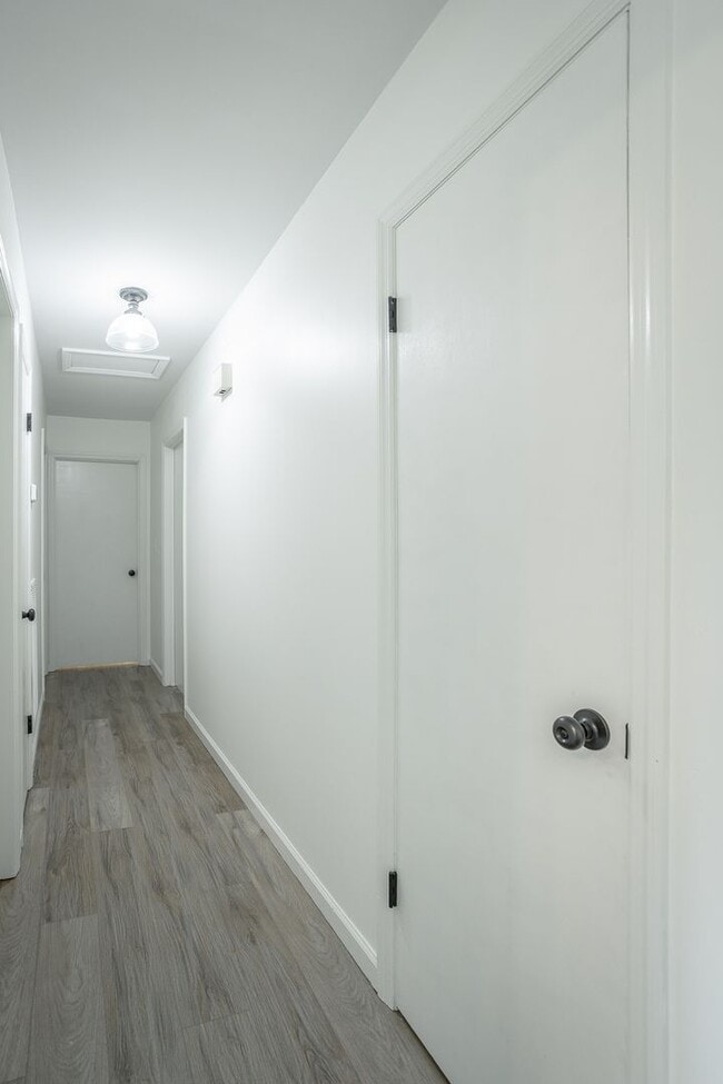 Building Photo - Spacious House in Hixson