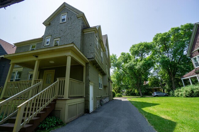 Building Photo - Available 6/1/26 Great Value Hardwood Floo...