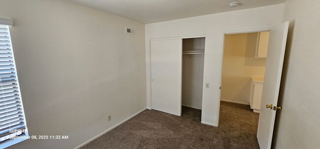Building Photo - EL CAJON - Nice 3 Bedroom 2.5 Bath Townhou...