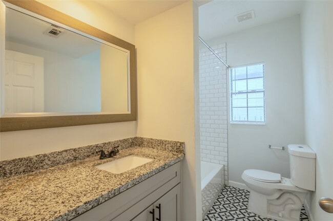 Building Photo - 2319 Rosewood St