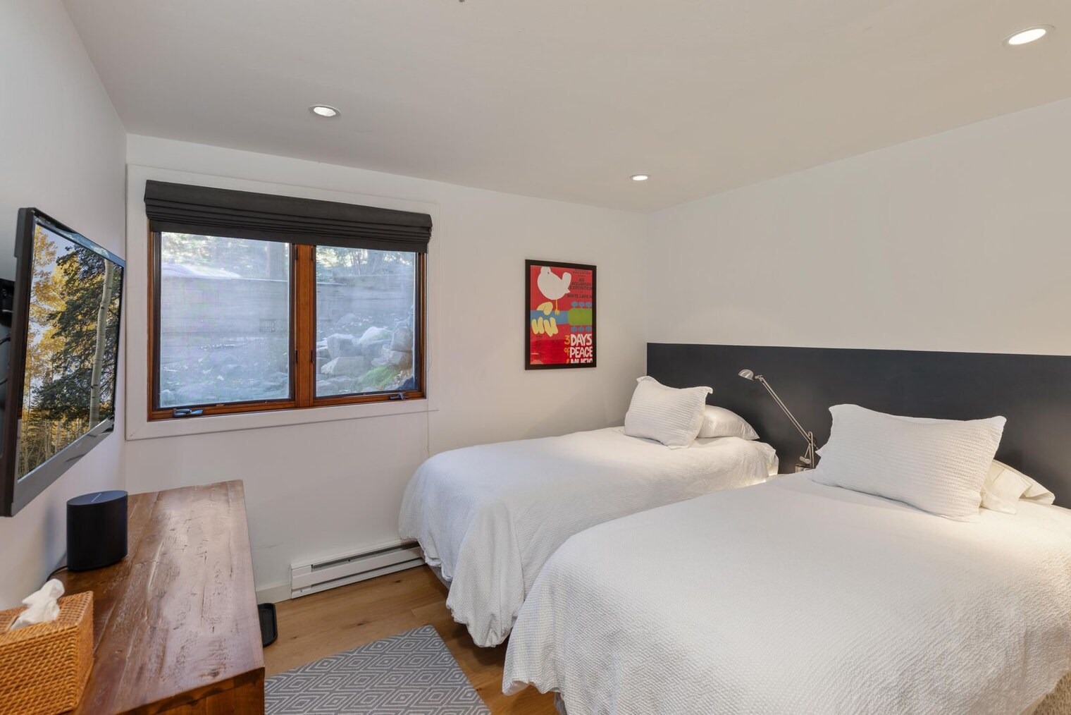 Building Photo - 450 S Pine St