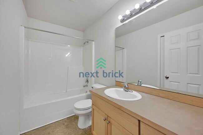 Building Photo - 3 BED & 2.5 BATH SINGLE FAMILY HOUSE FOR RENT