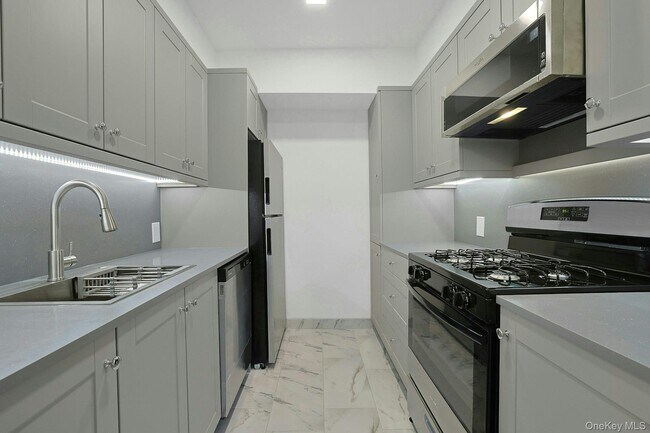 Building Photo - 66 Crisfield St