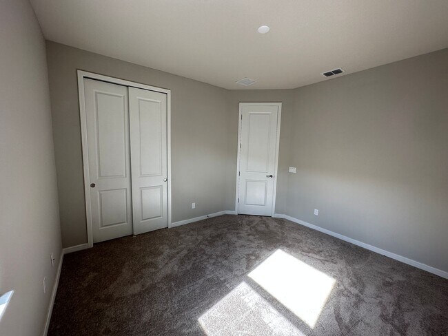 Building Photo - Stunning 4/2 close to Lake Nona!!