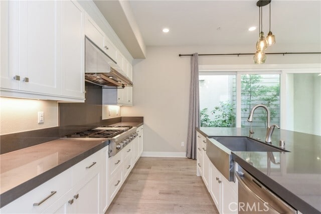 Building Photo - 113 Pitch