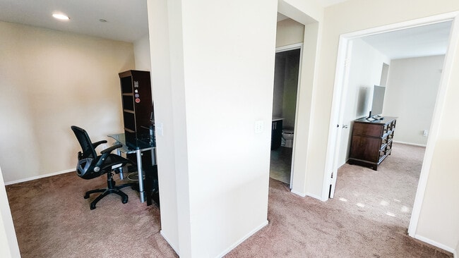 Building Photo - 34213 Parkside Dr