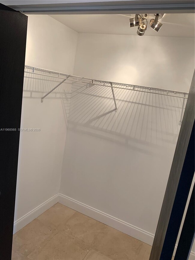 Building Photo - 1401 SW 22nd St