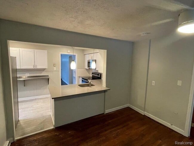 Building Photo - 2047 Romeo St