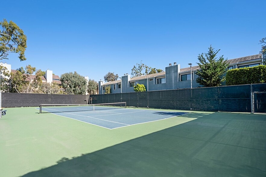 Building Photo - 8172 Manitoba St