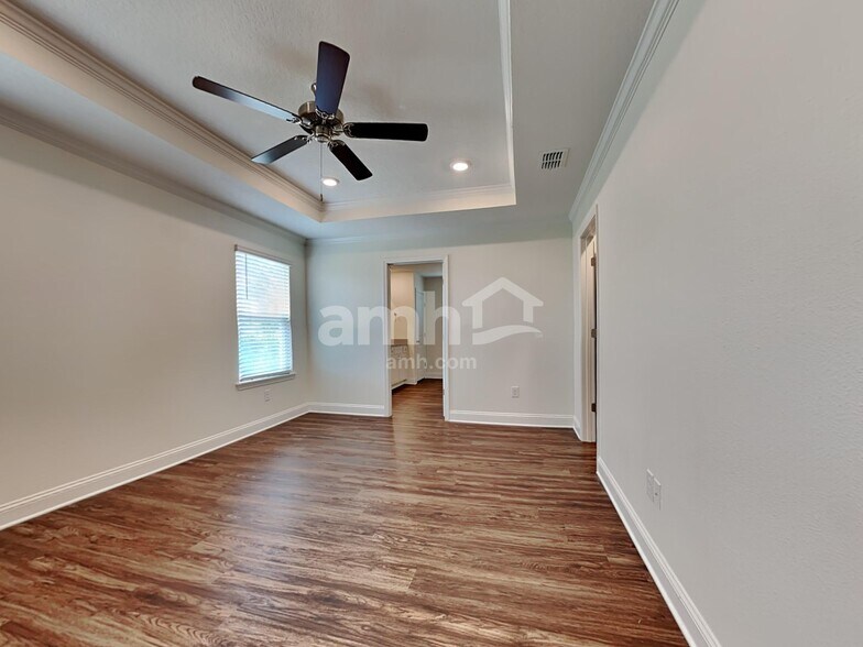 Building Photo - 215 Onate Cir