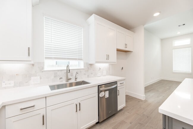 Building Photo - 7819 Cattail Shallows Ln