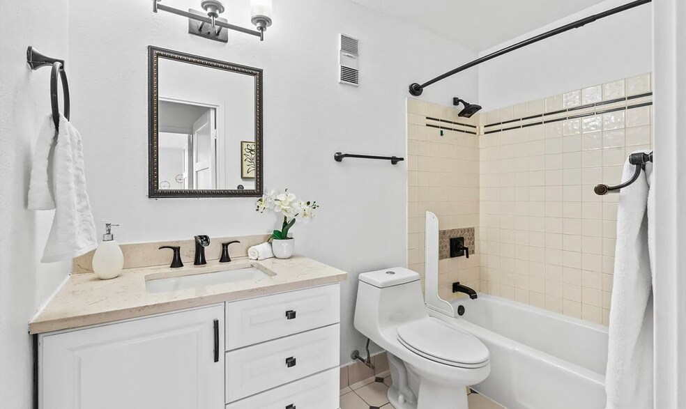 Building Photo - 1625 Larimer St