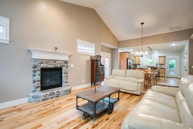 Building Photo - Beautiful Home In Hidden Springs