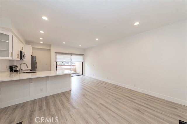 Building Photo - 941 W Carson St