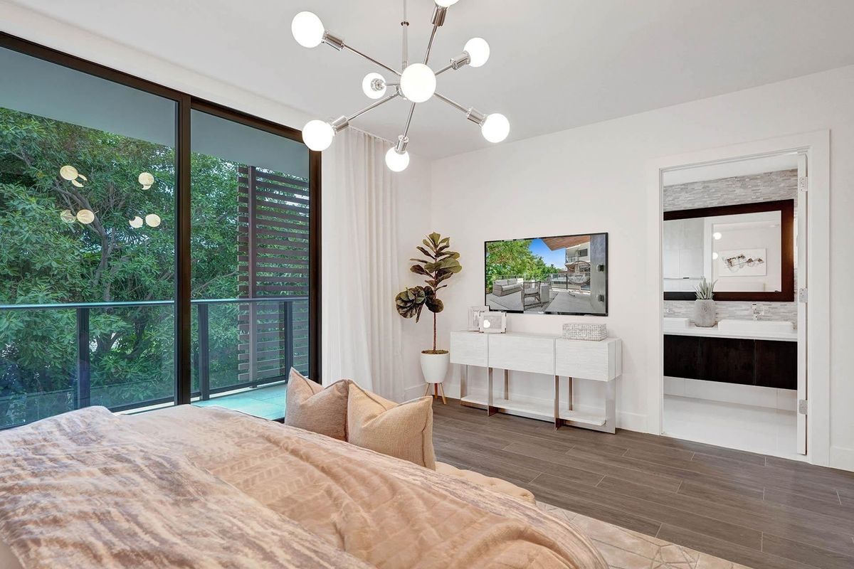 Building Photo - 3040 N Ocean Blvd