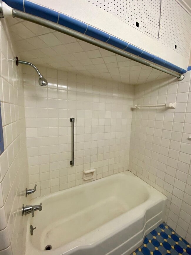 Building Photo - South Highlands Bungalow for Lease | 71104...