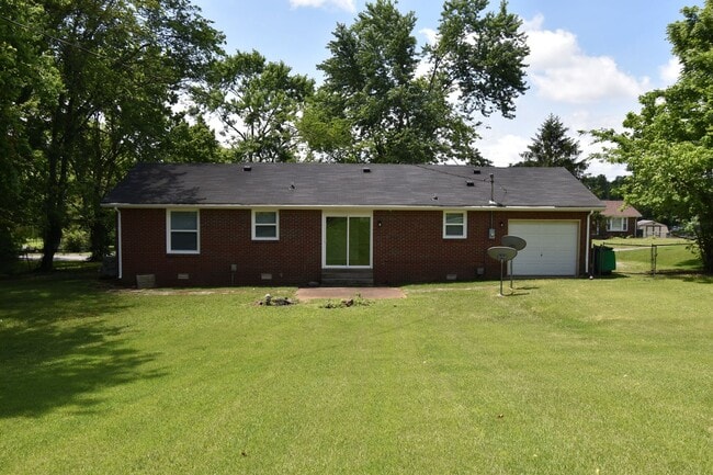 Building Photo - Renovate Dog Friendly Home For Rent Near Cunningham Lane!