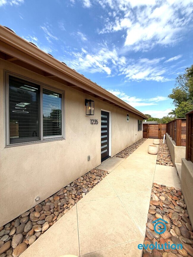 Building Photo - 1235 Adventure Ln