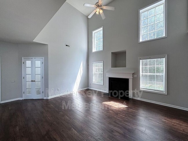Building Photo - 204 Straywhite Ave