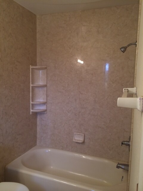 Building Photo - 3 BEDROOM HOME IN APPLE VALLEY