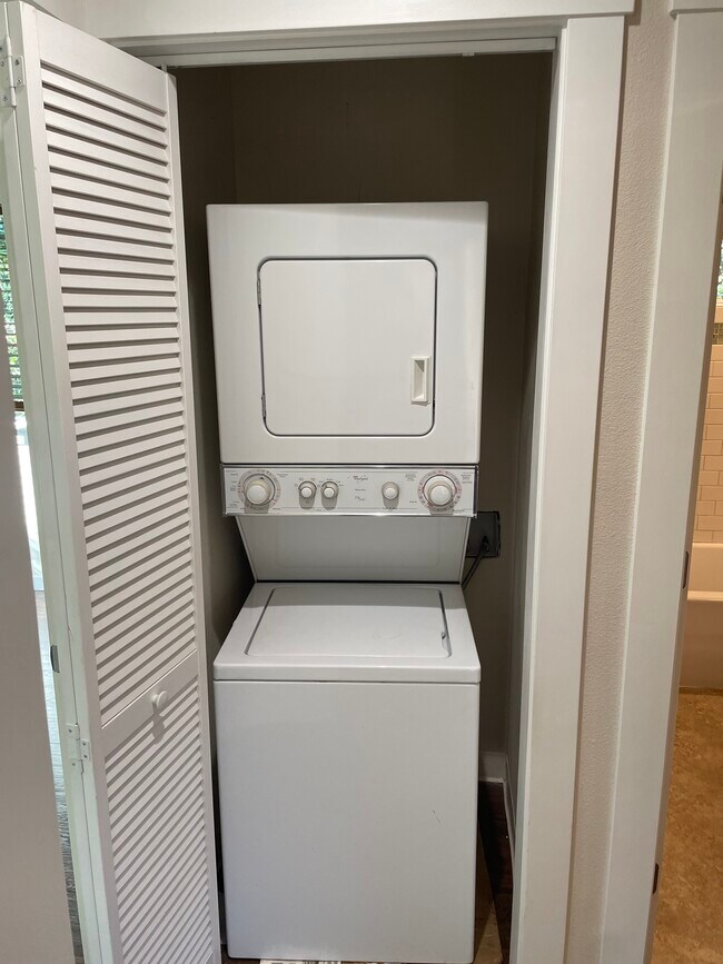 Building Photo - 7005 NE 17th Ave