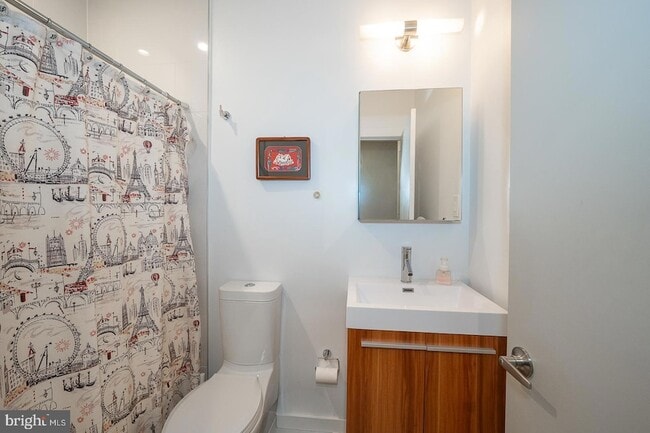 Building Photo - 1326 N Mascher St