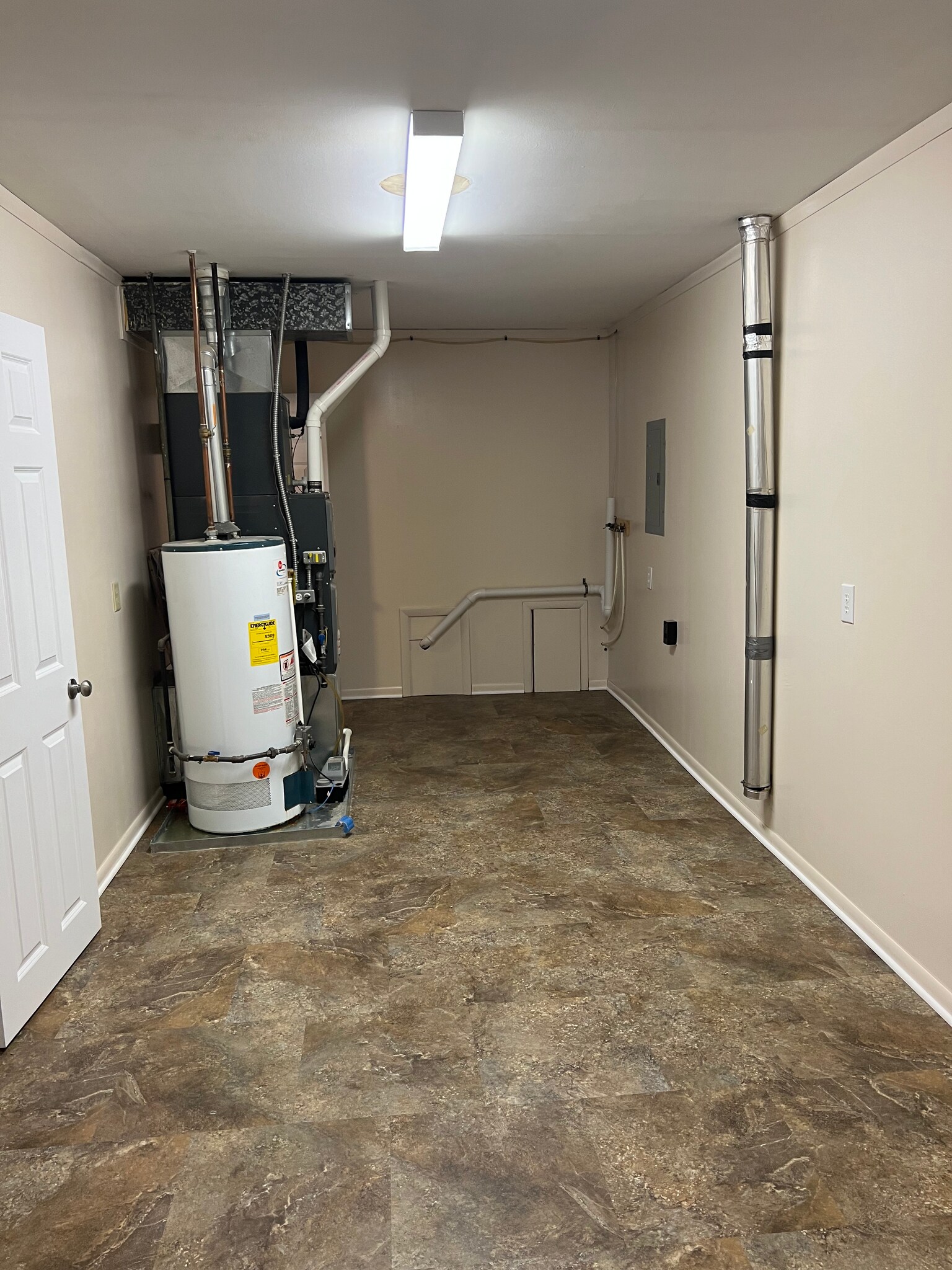 Bonus Room (different view) (w/laundry hook-ups) - 307 Maple St