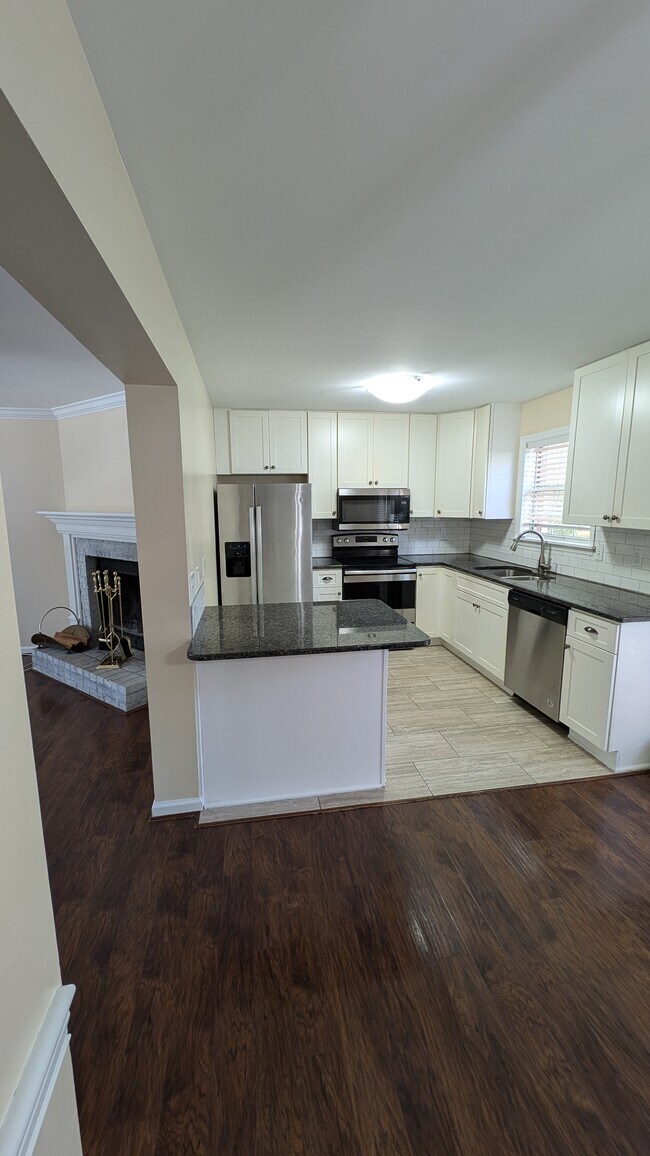 Building Photo - 1185 Ashford Ln