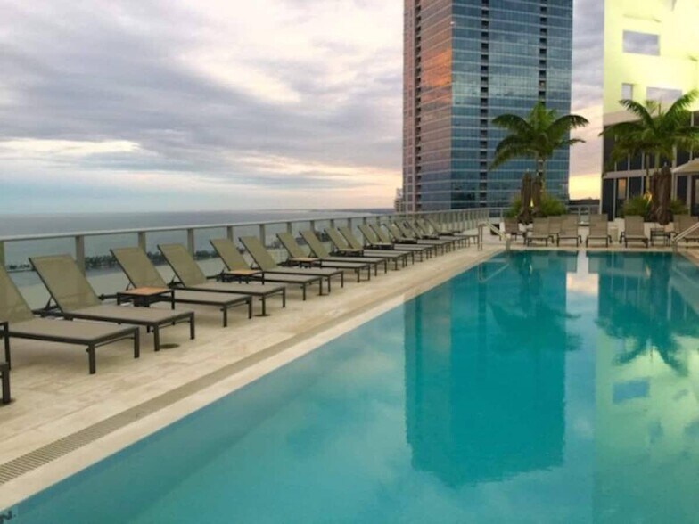 Building Photo - 1300 Brickell Bay Dr