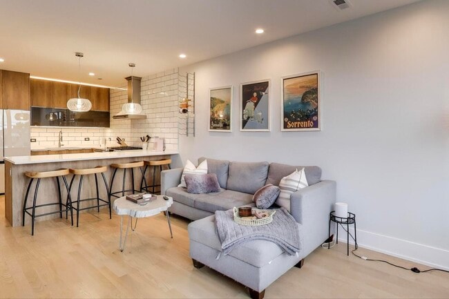 Building Photo - 3320 N Narragansett Ave