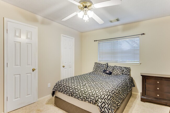 Building Photo - 317 Vantage Pointe Cir