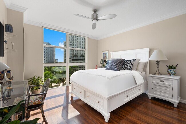 Building Photo - 347 N New River Dr E