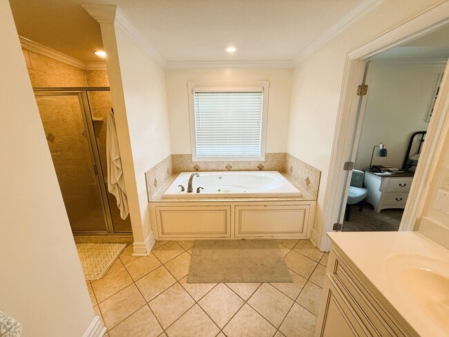 Building Photo - Spacious 4 bed 3 bath Home in Grove Point!