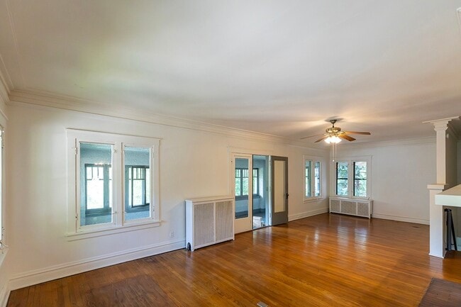 Building Photo - 202 Ridgeland Ave