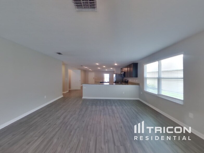 Building Photo - 77038 Crosscut Wy