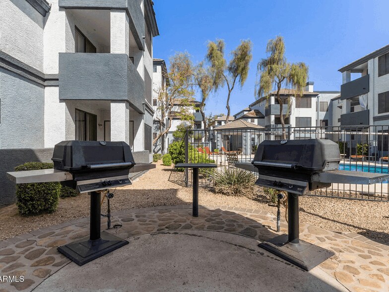 Building Photo - 3848 N 3rd Ave