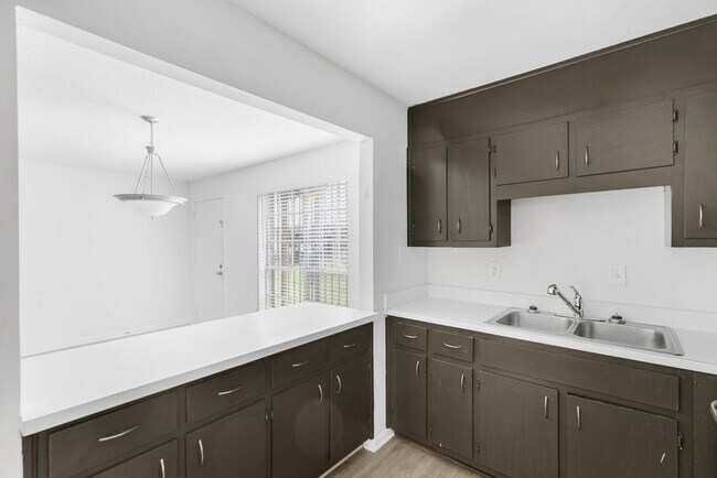 Interior Photo - Merry Rowe