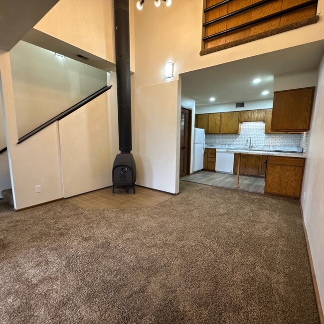 Building Photo - Stylish 1-Bedroom Apartment with Luxurious Updates in a Serene Setting