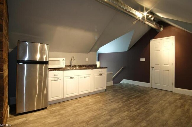 Building Photo - 2831 Avondale Ave