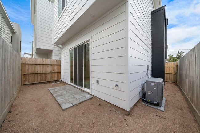 Building Photo - 1512 Barbee St