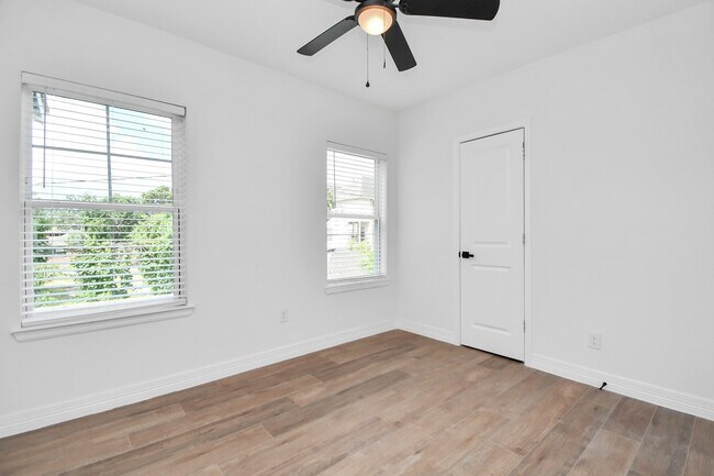 Building Photo - 2812 Truxillo St