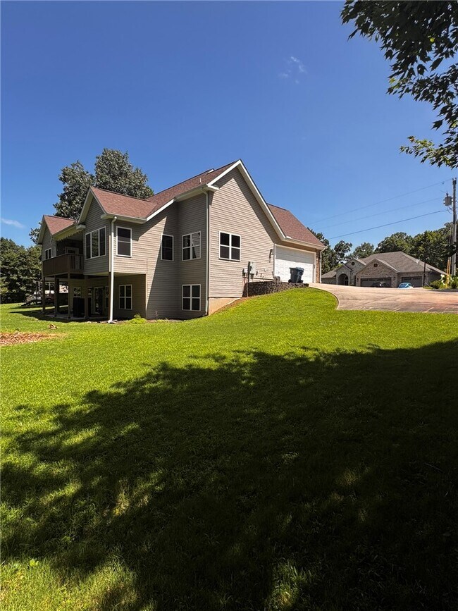 Building Photo - 17 Miller Dr