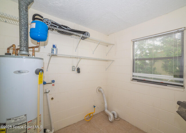Building Photo - 2285 Dolphin Rd