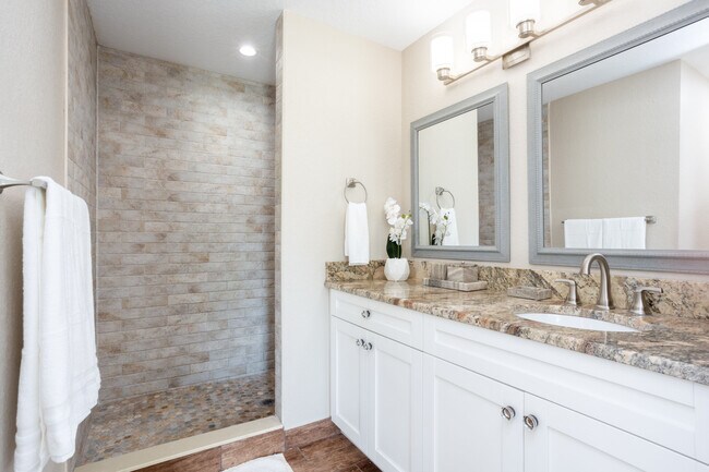 Building Photo - 1313 E Cayuga St